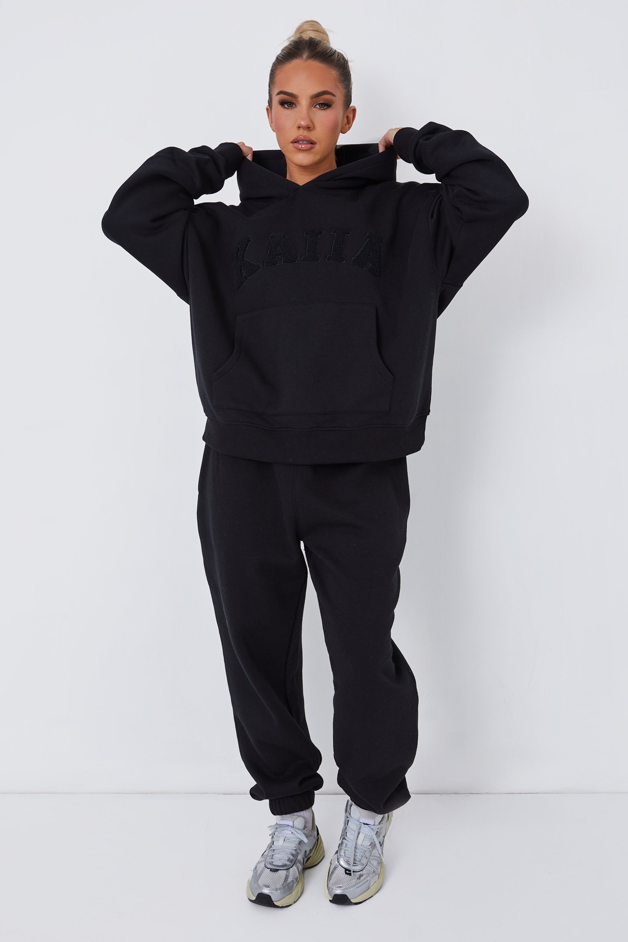 Relaxed Fit Cuffed Jogger Black