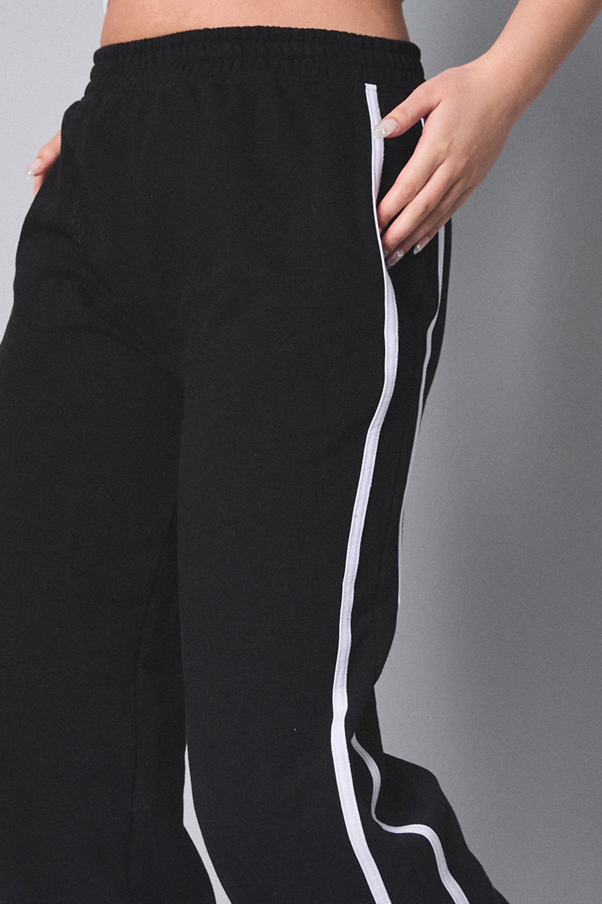 Kaiia Contrast Stripe Baggy Wide Leg Sweat Pants Black