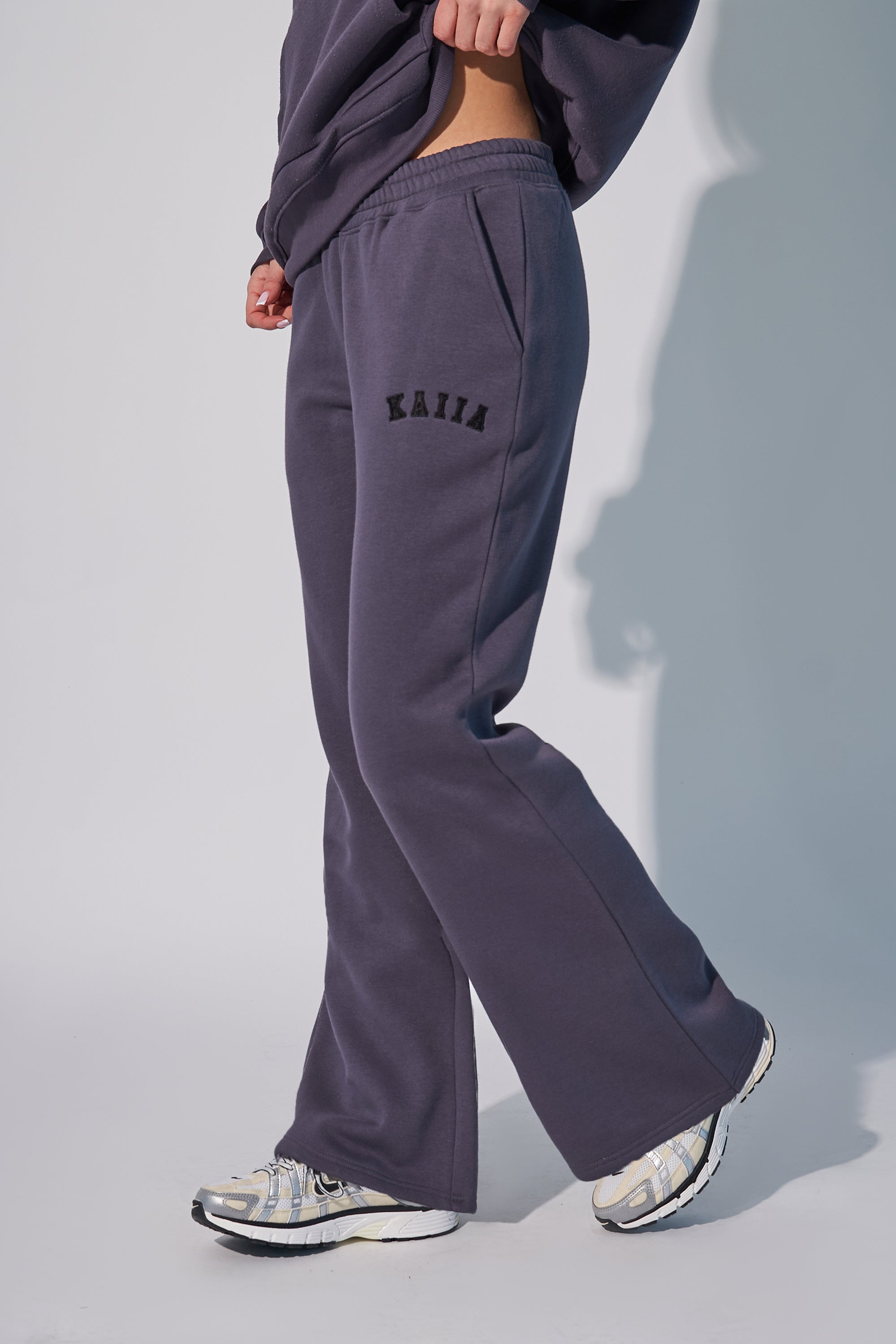 Kaiia Logo Wide Leg Sweat Pants in Dark Grey