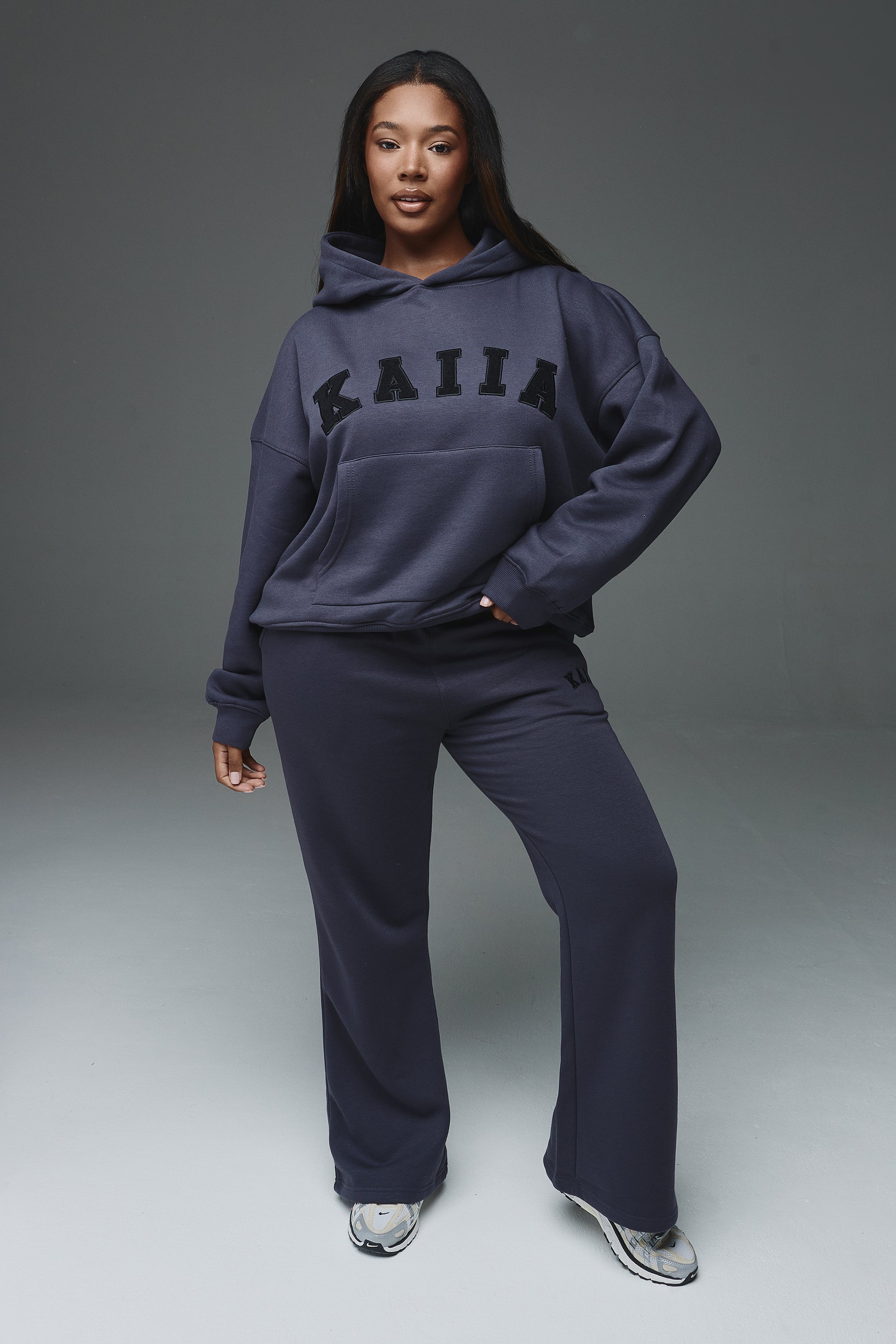 Kaiia Logo Wide Leg Sweat Pants in Dark Grey