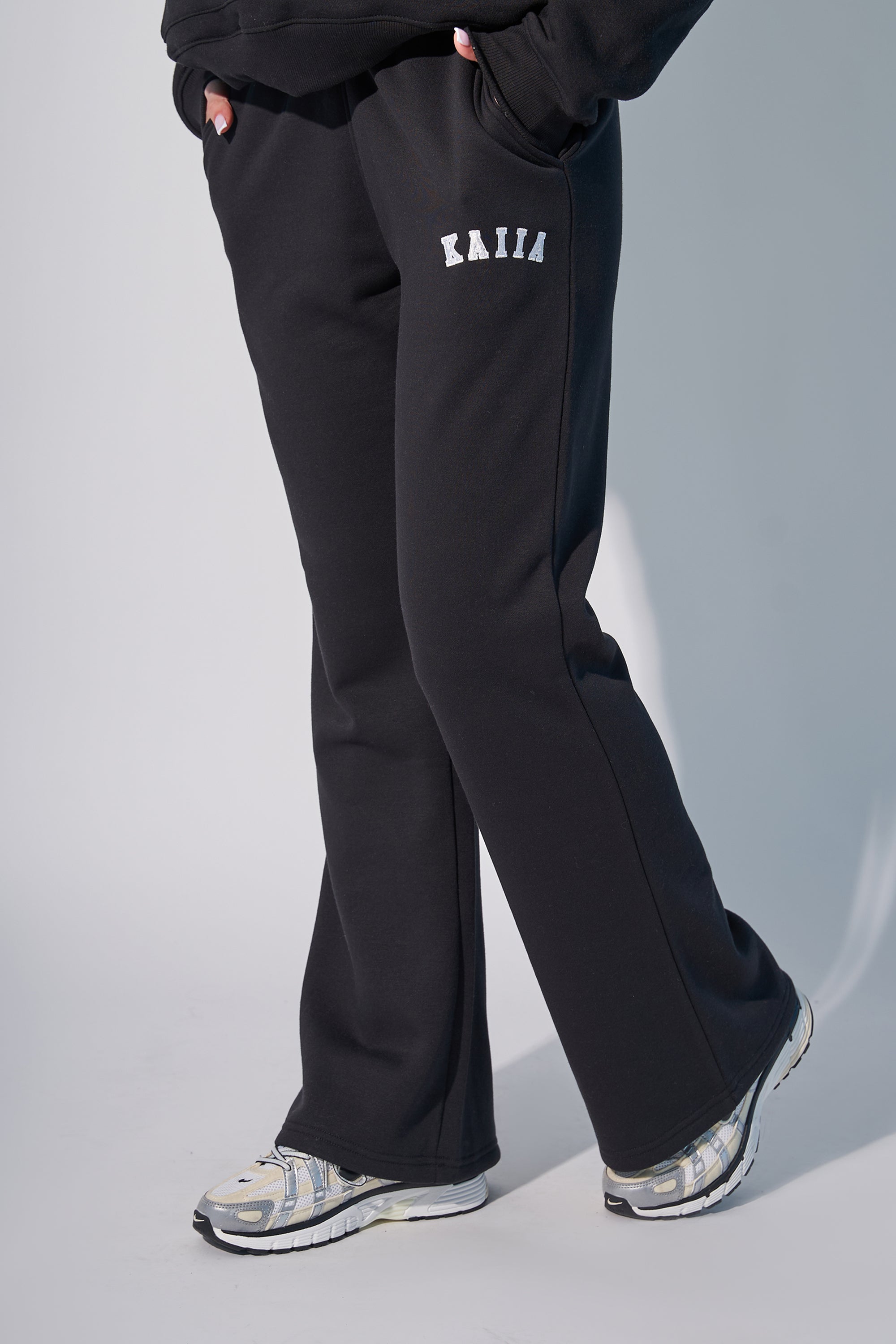 Kaiia Logo Wide Leg Sweat Pants in Black