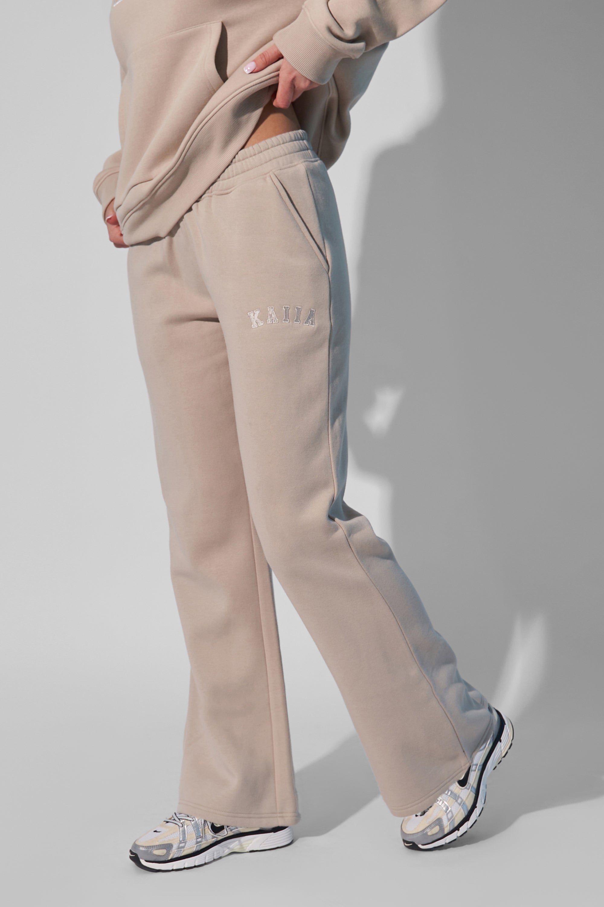 Kaiia Logo Wide Leg Sweat Pants in Stone