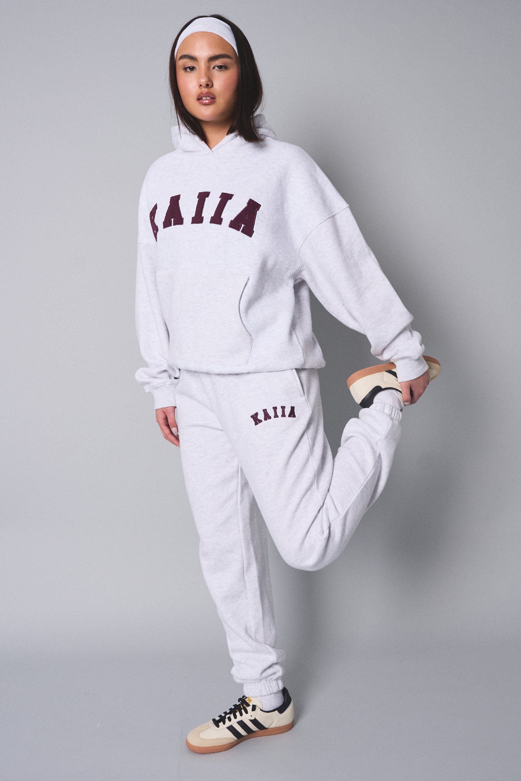 Kaiia Logo Cuffed Joggers Light Grey Marl With Burgundy