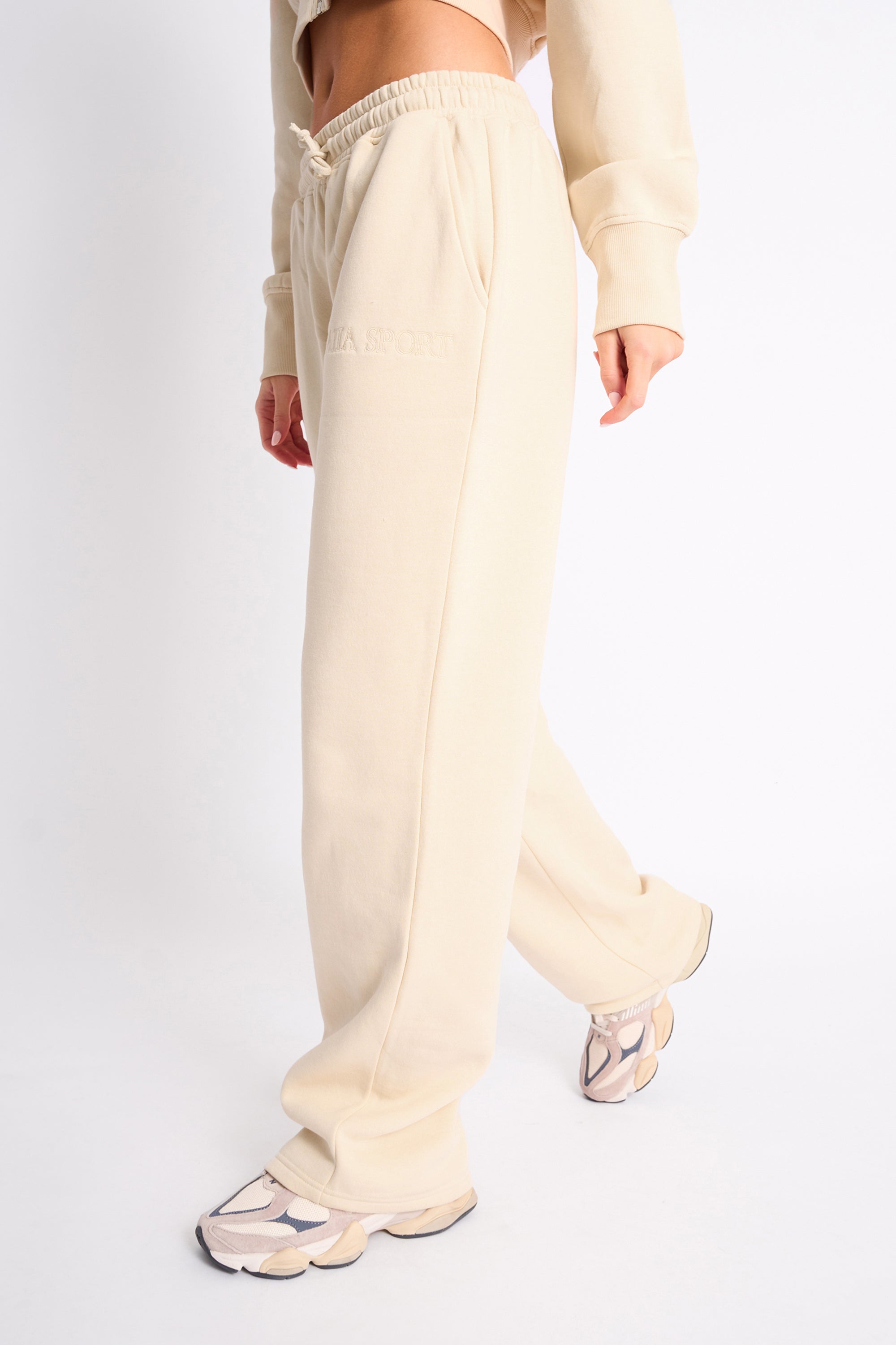 Kaiia Sport Wide Leg Joggers Buttercream