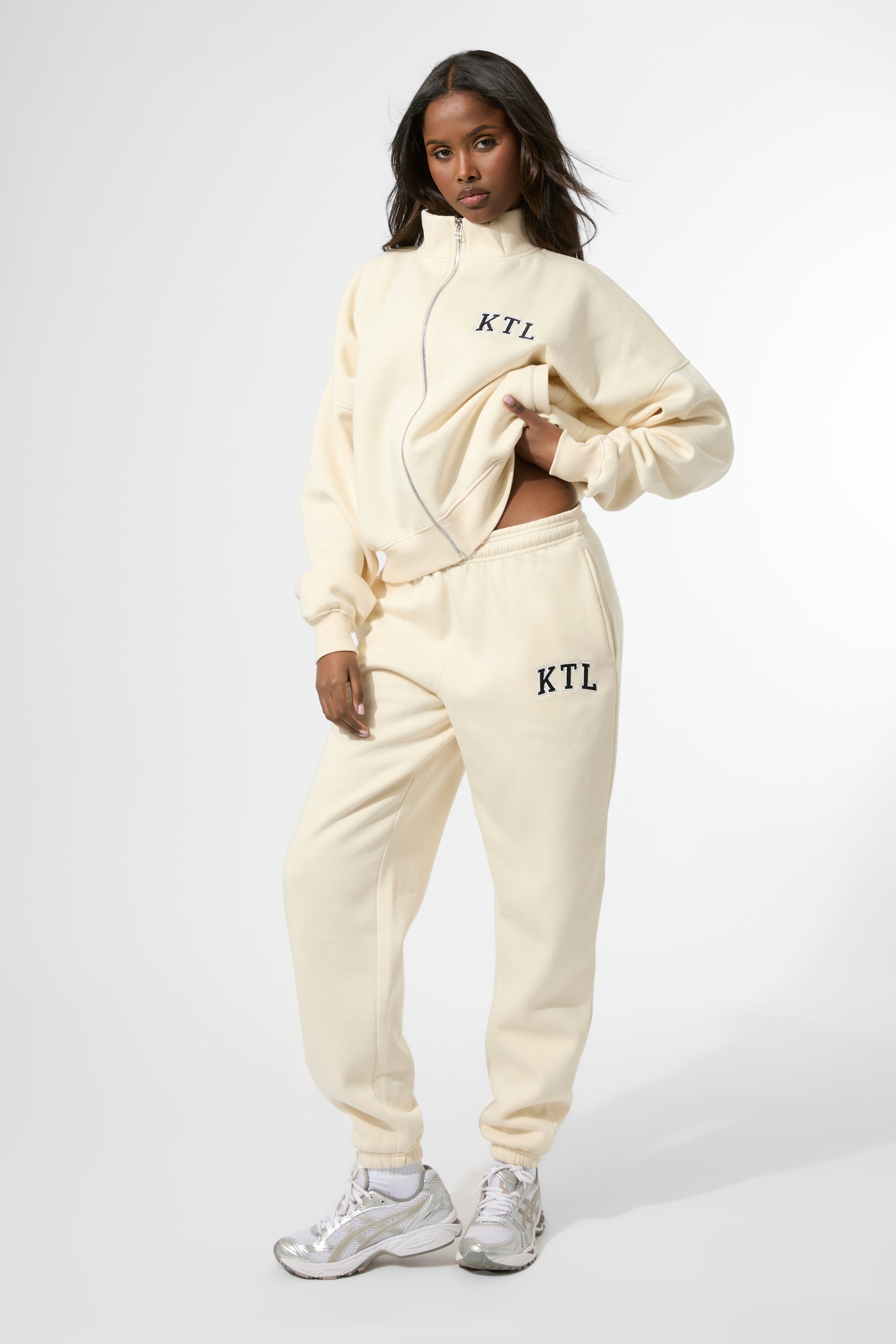 Kaiia KTL Logo Cuffed Joggers Buttercream