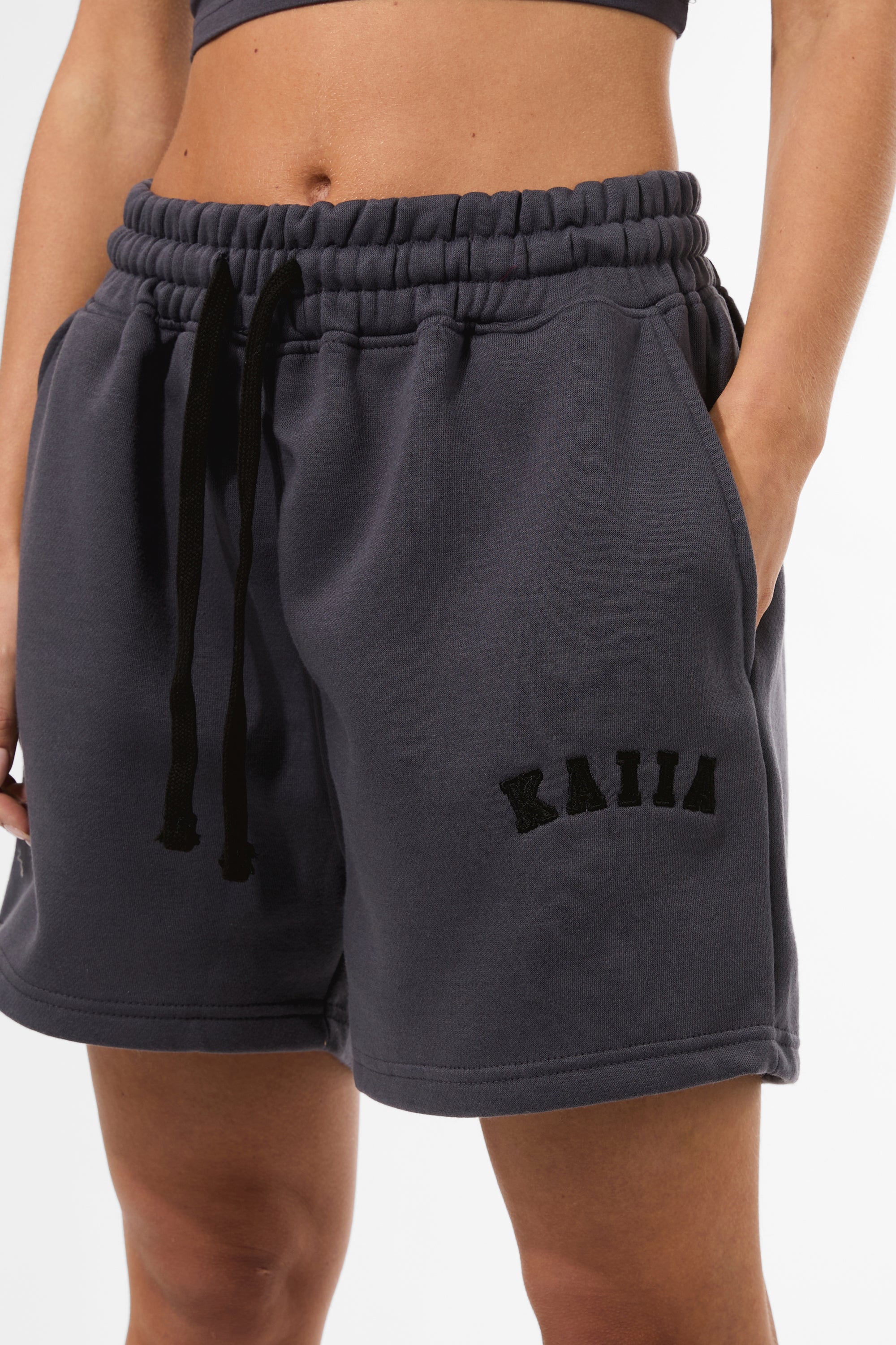 KAIIA LOGO RELAXED SWEAT SHORT DARK GREY