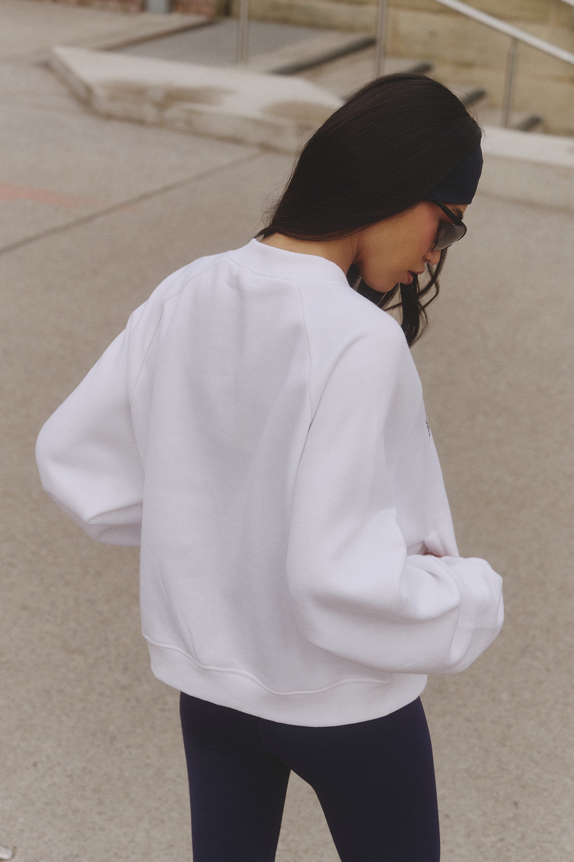 Kaiia Sport V Neck Oversized Sweatshirt White & Navy