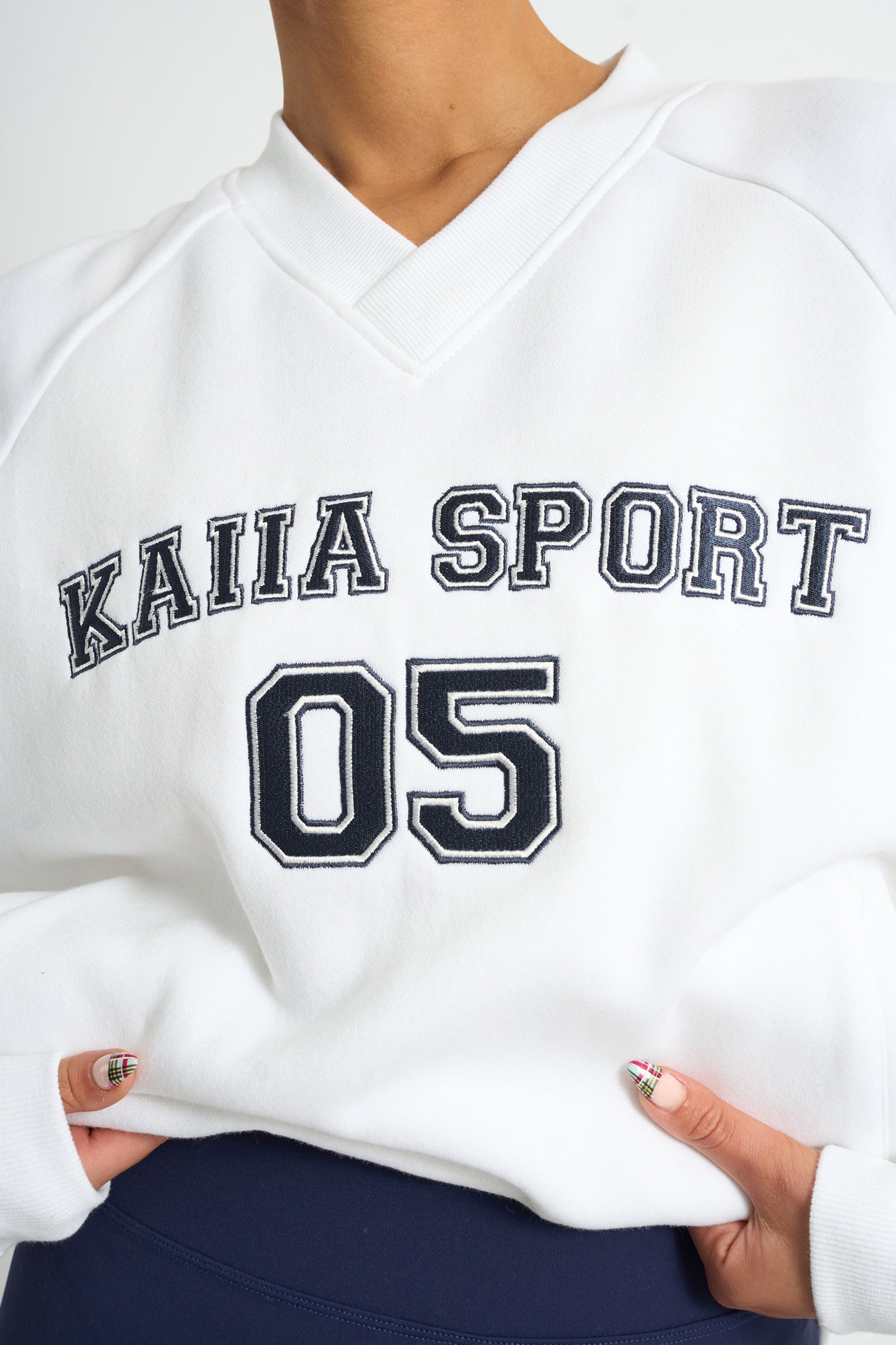 Kaiia Sport V Neck Oversized Sweatshirt White & Navy