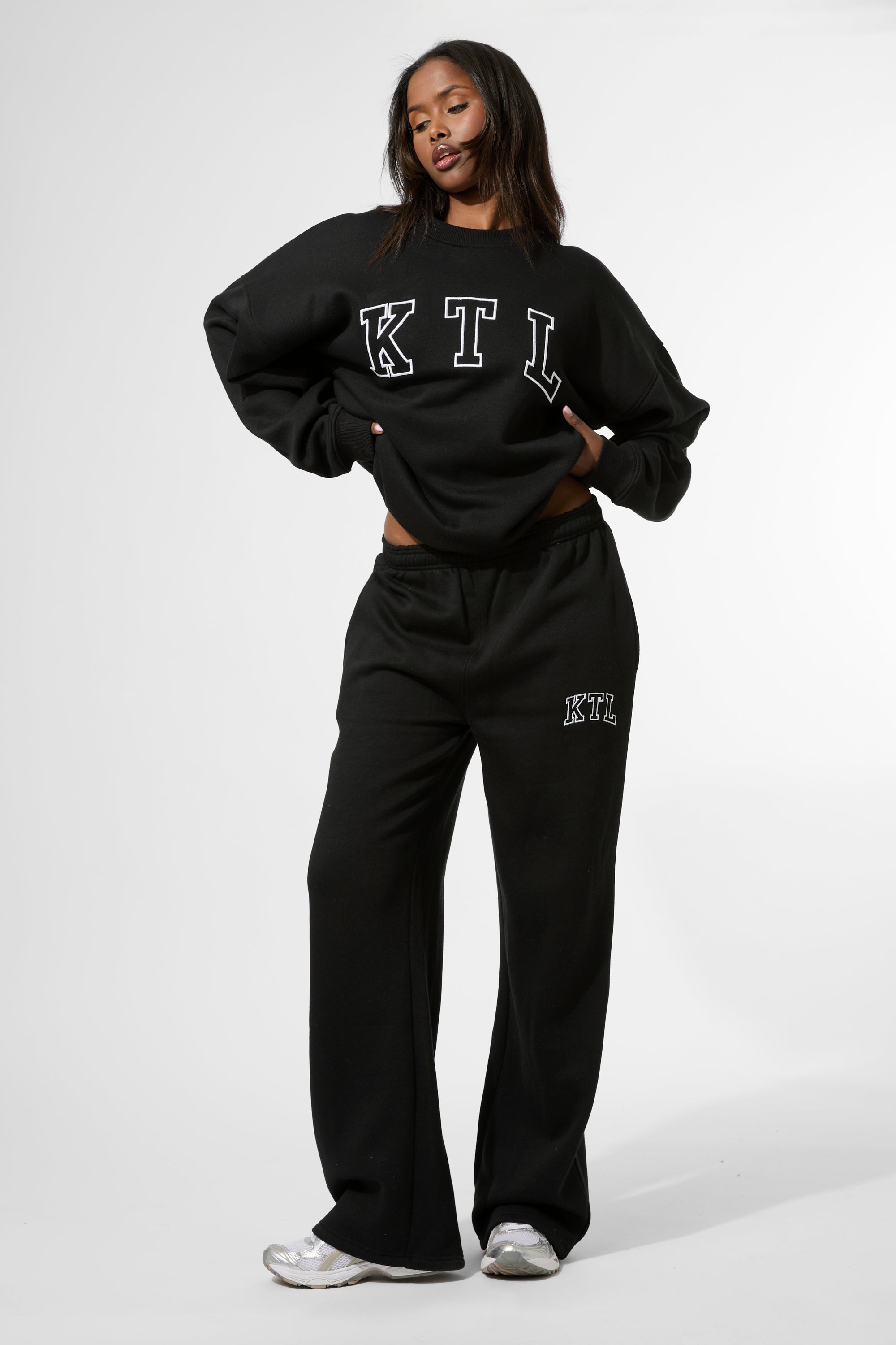 Kaiia KTL Logo Oversized Sweatshirt Black