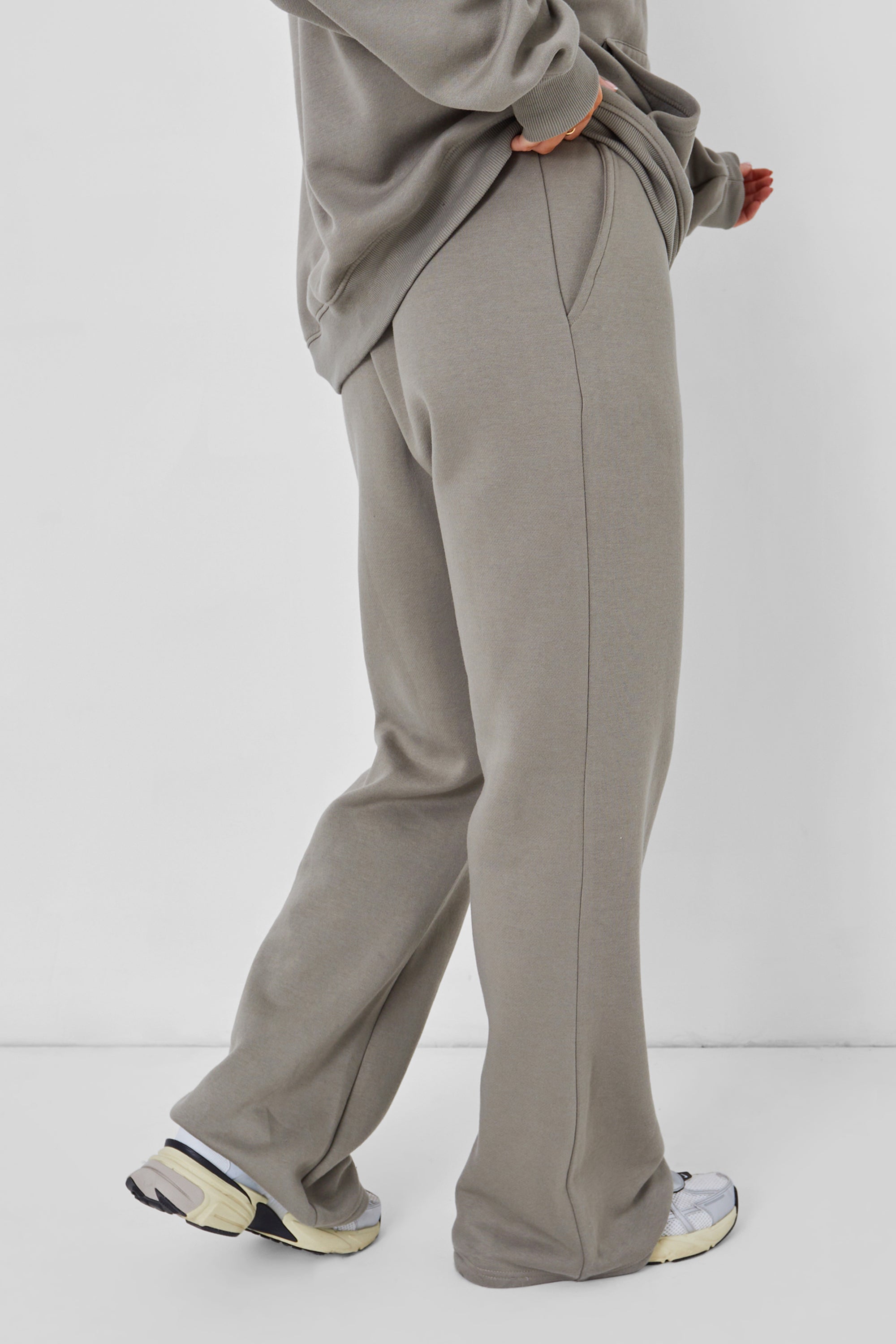 Kaiia Wide Leg Sweat Pants Khaki