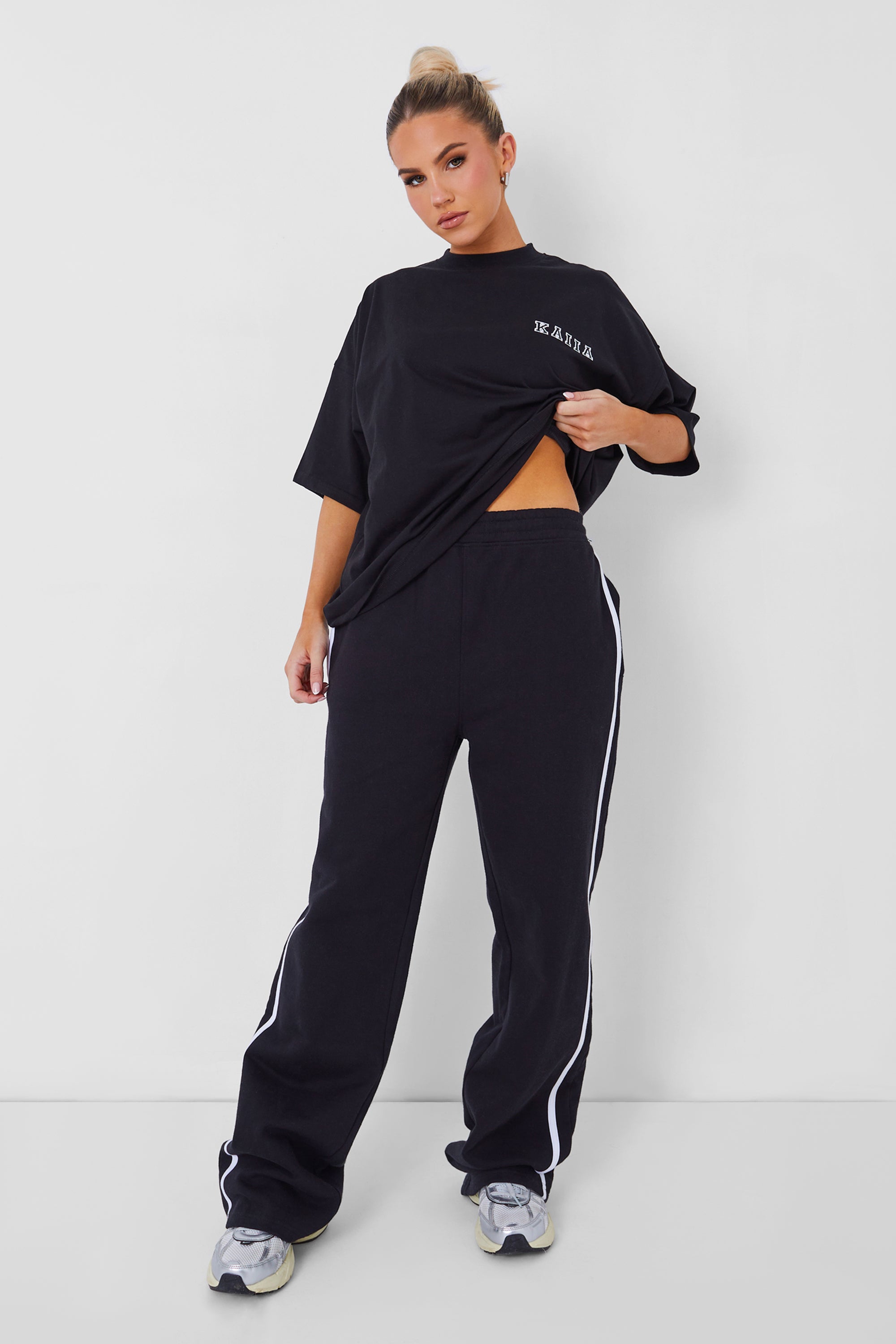 Kaiia Logo Oversized T-shirt in Black