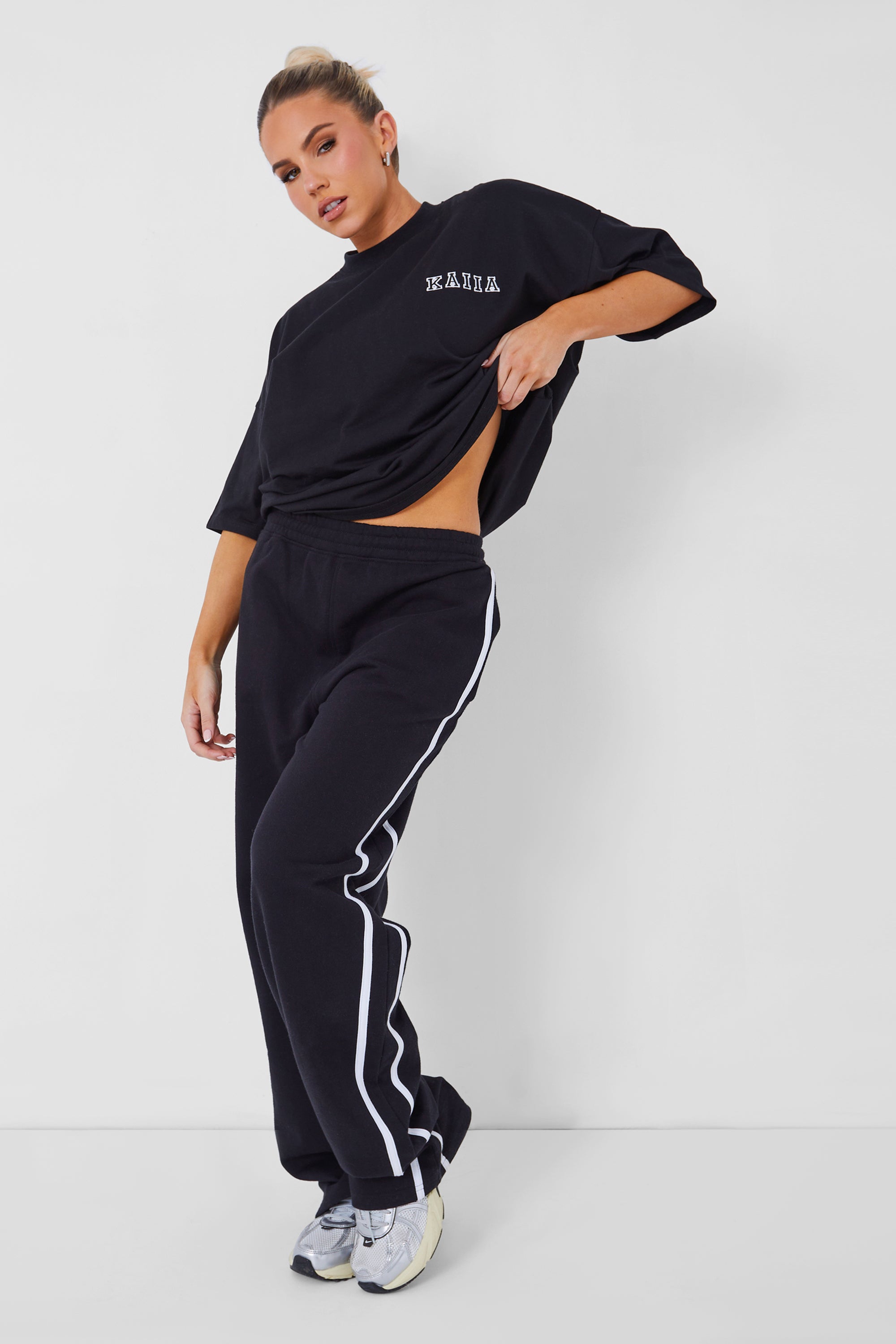 Kaiia Logo Oversized T-shirt in Black