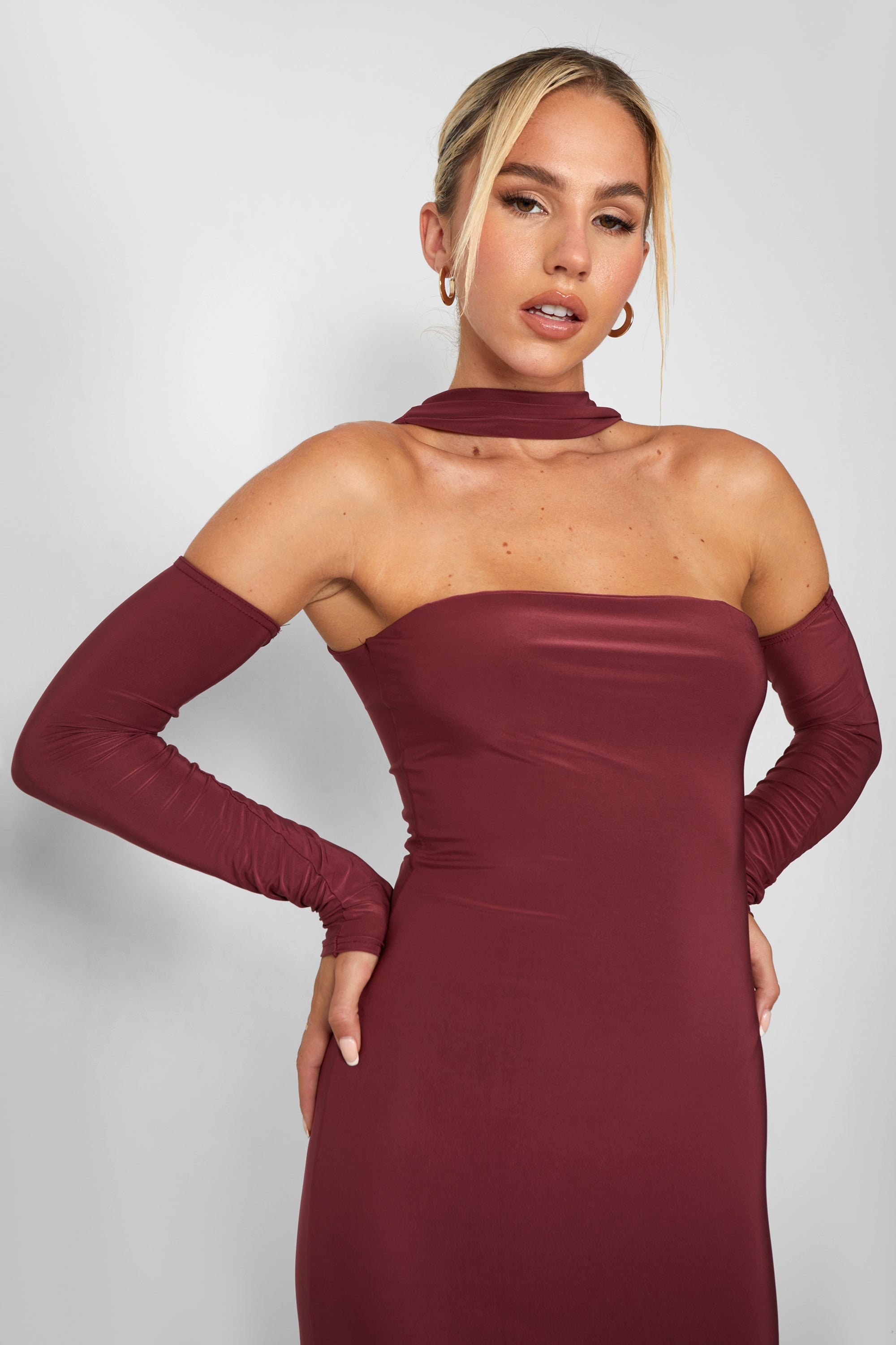 Kaiia Slinky Choker Bodycon Midi Dress in Burgundy