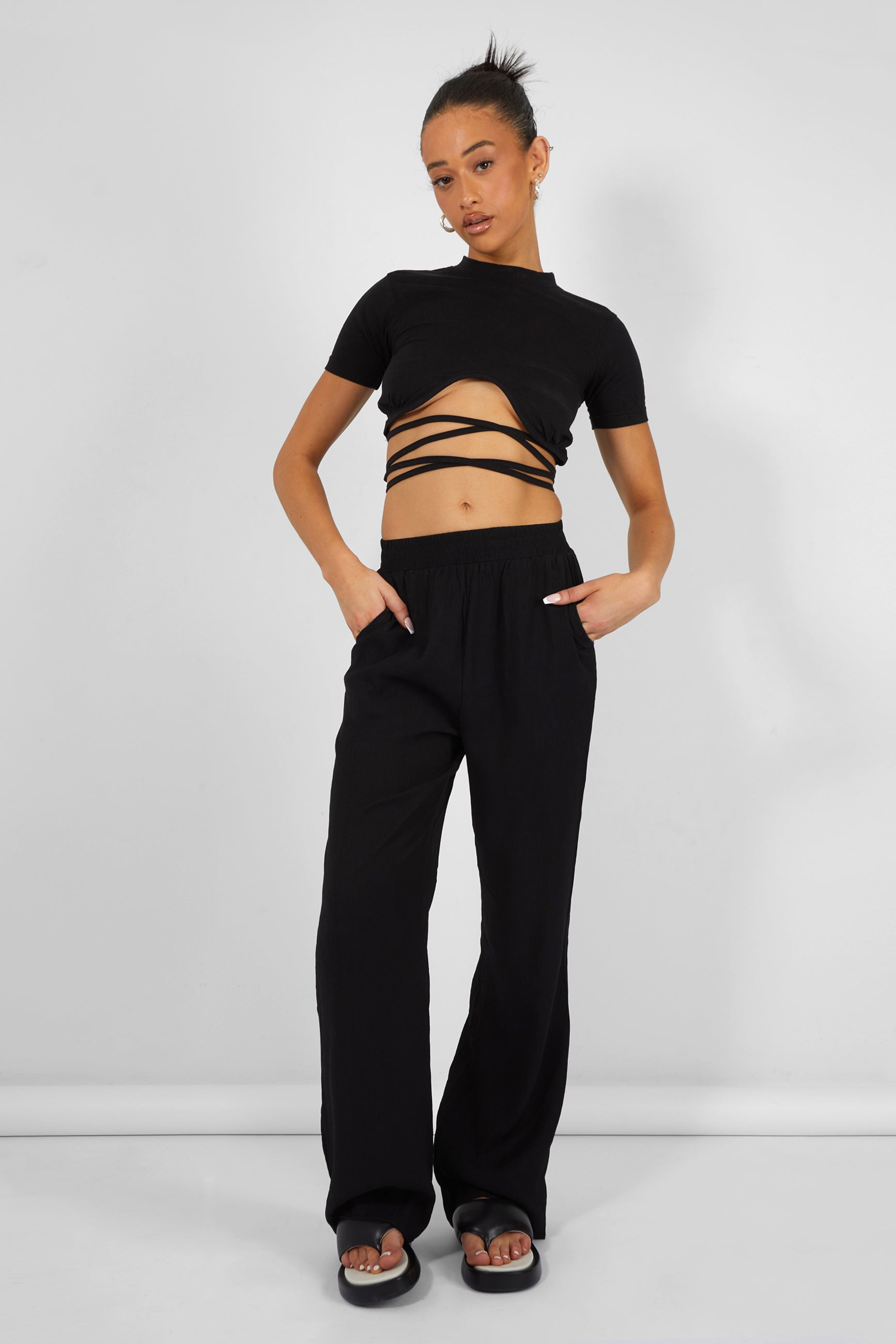 UNDERBUST DETAIL STRAPPY CROP TOP BLACK