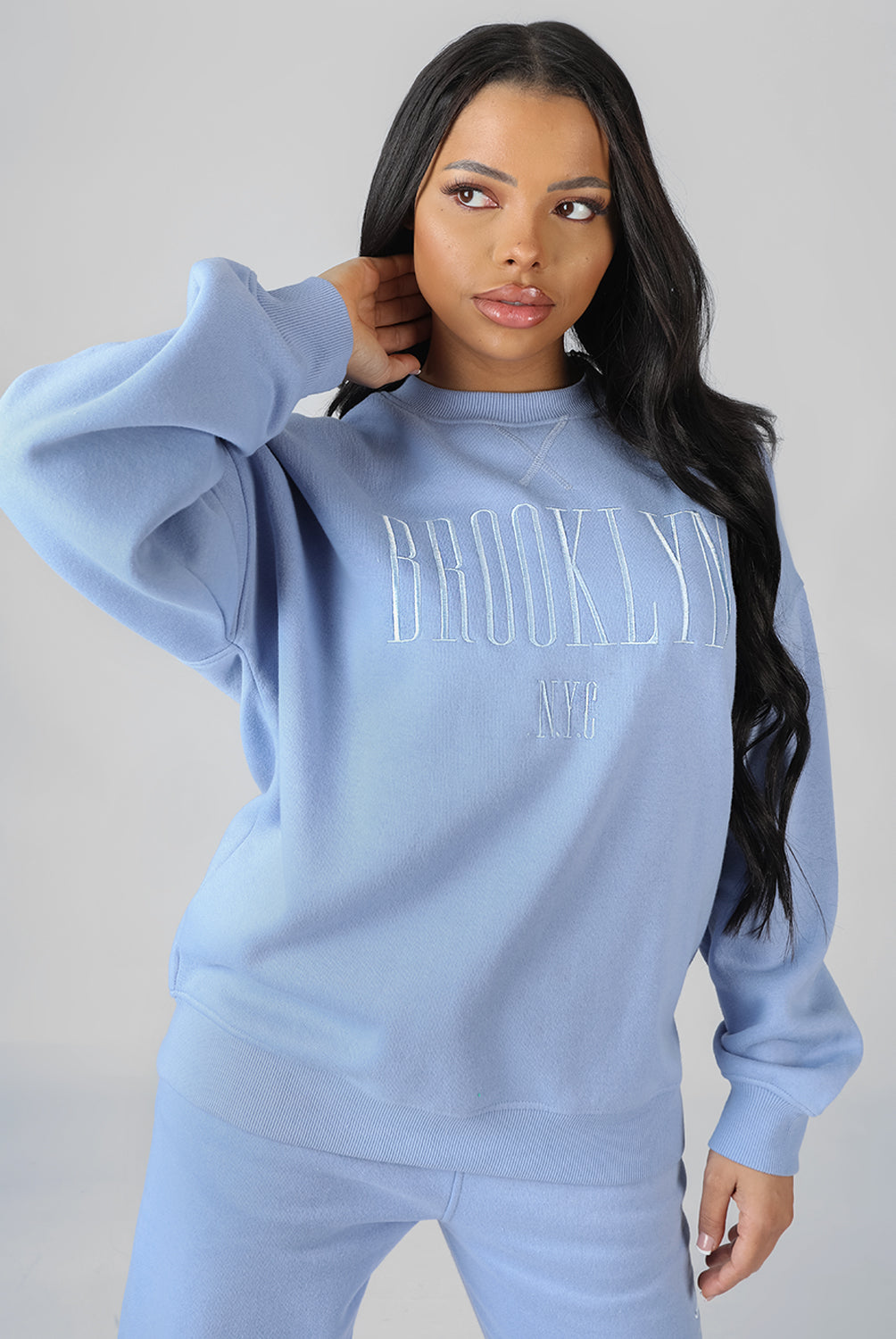 BROOKLYN EMBROIDERED SWEATSHIRT BLUEBELL