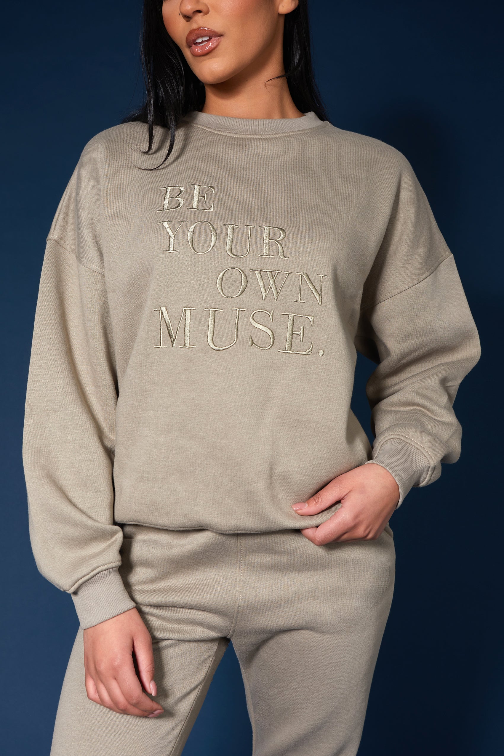 BE YOUR OWN MUSE EMBROIDERED SWEATSHIRT KHAKI