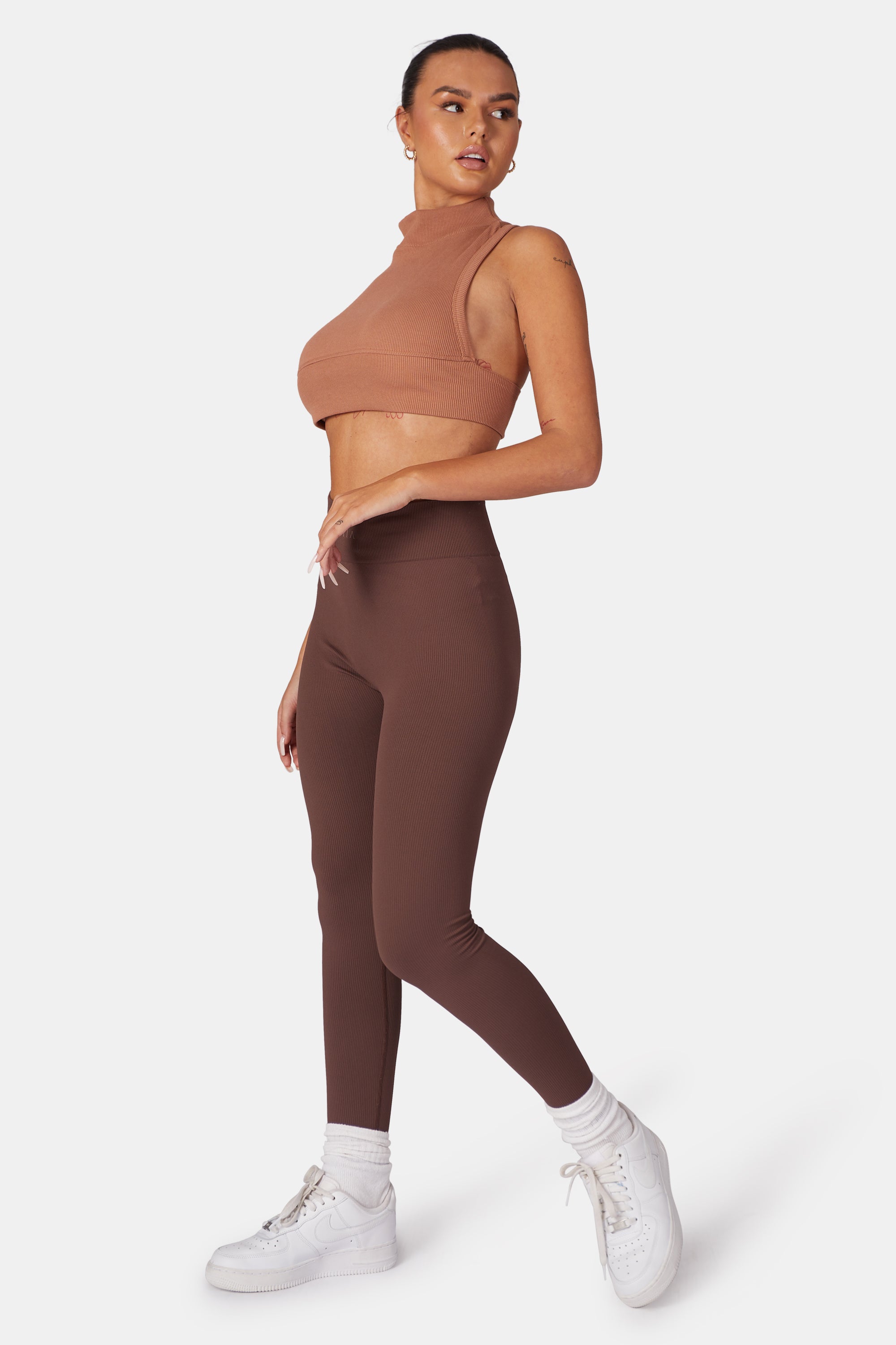 HIGH NECK RACER LOW SIDE RIB CROP TOP CINNAMON