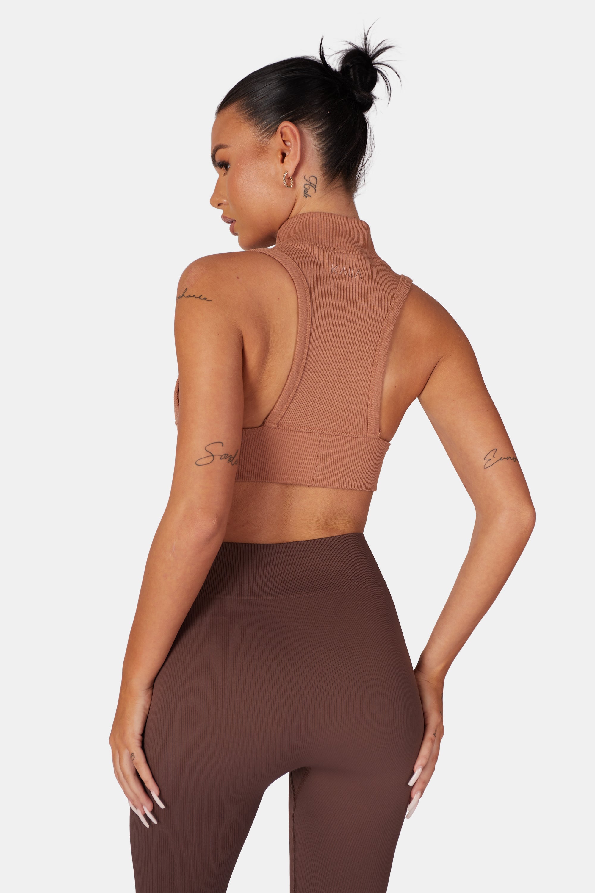 HIGH NECK RACER LOW SIDE RIB CROP TOP CINNAMON