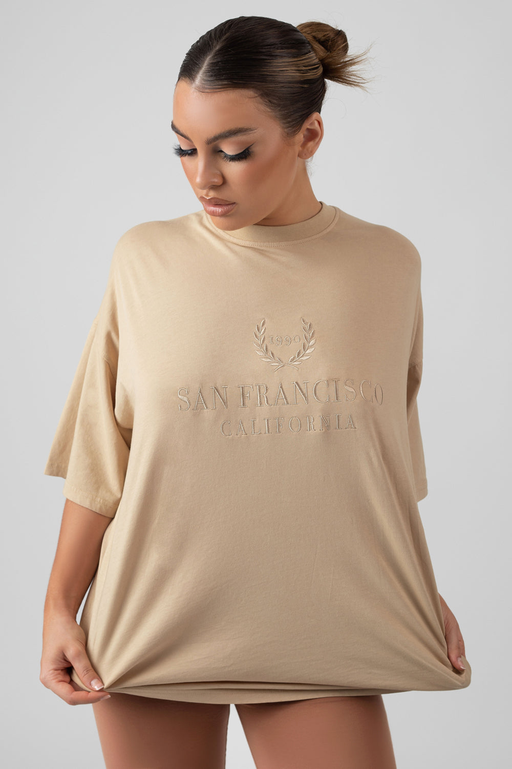 TONAL EMBROIDERED TEE STONE