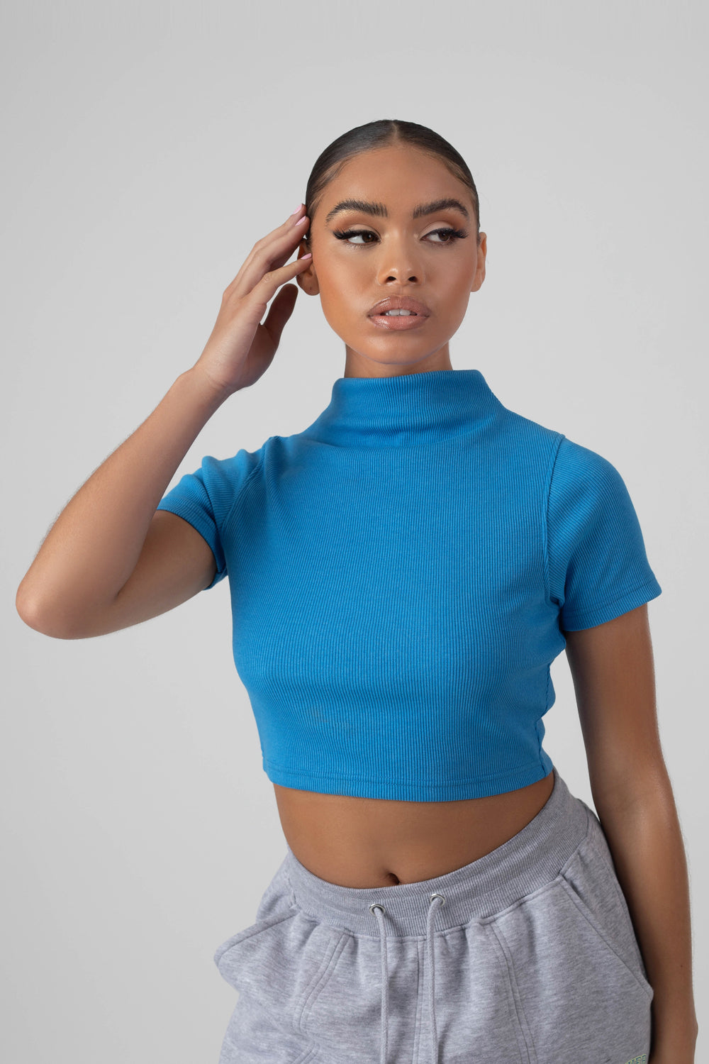 HIGH NECK RIBBED CROPPED T SHIRT BLUE